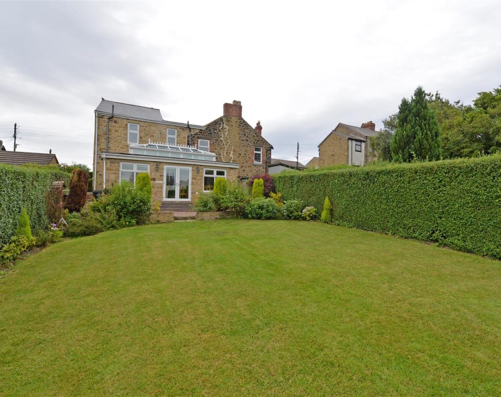 Ravensworth Avenue, Eighton Banks