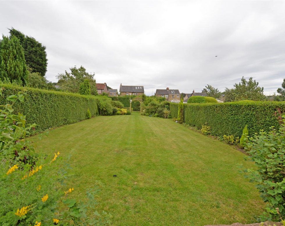 Ravensworth Avenue, Eighton Banks