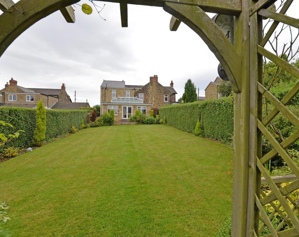 Ravensworth Avenue, Eighton Banks
