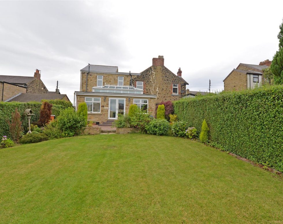 Ravensworth Avenue, Eighton Banks