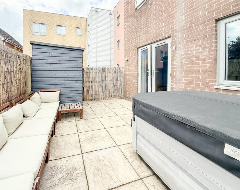 August Courtyard, The Staithes, Gateshead