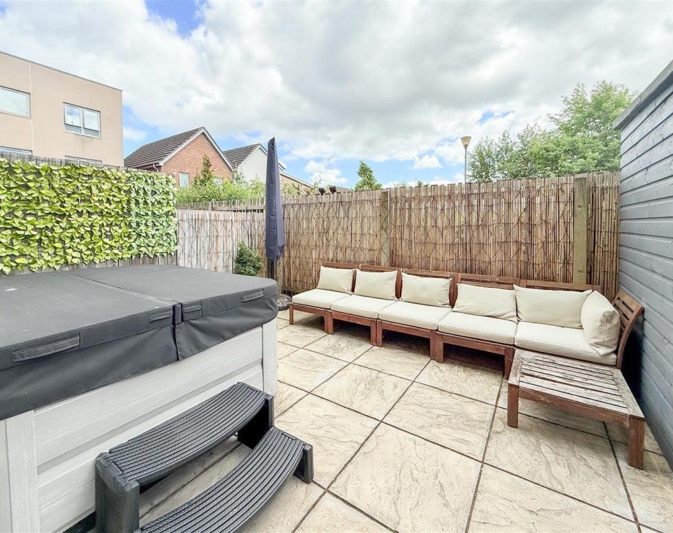 August Courtyard, The Staithes, Gateshead