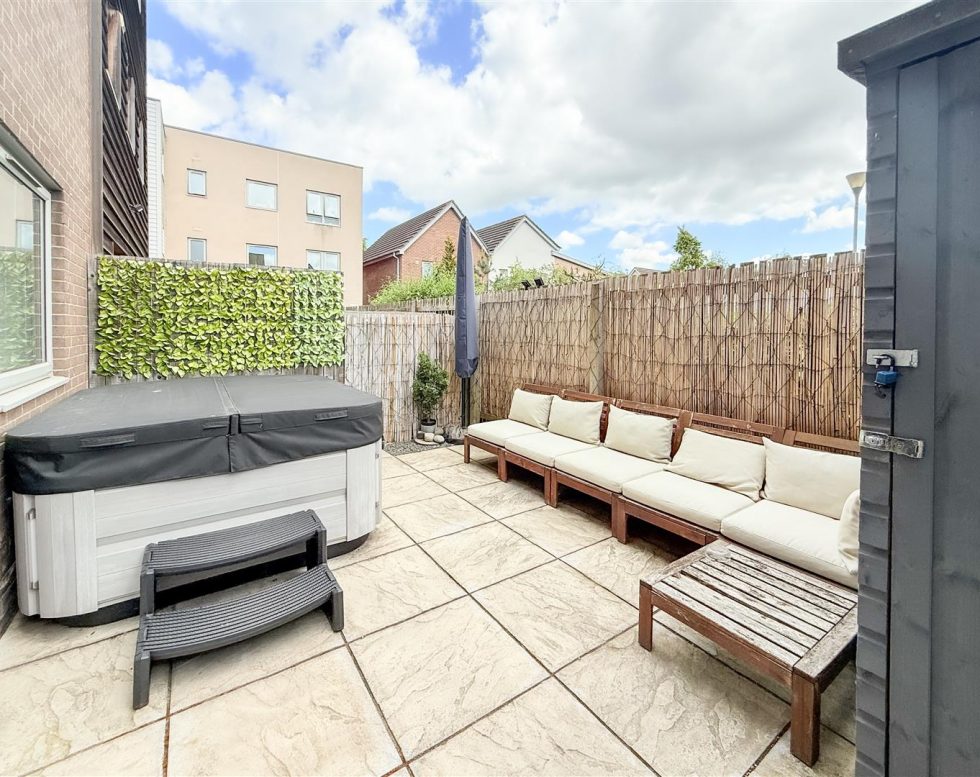 August Courtyard, The Staithes, Gateshead