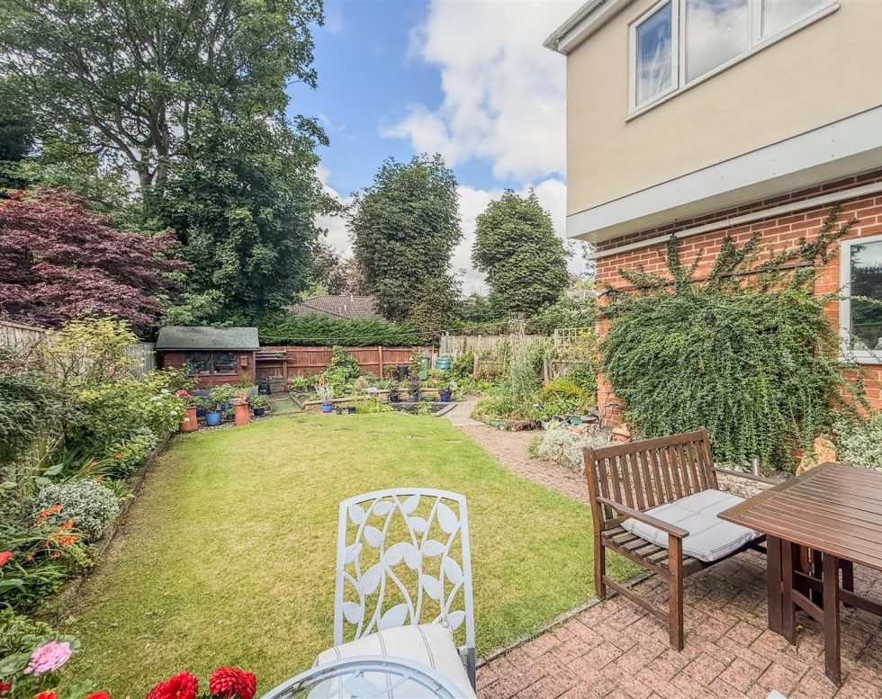 Lyndhurst Drive, Low Fell, Gateshead