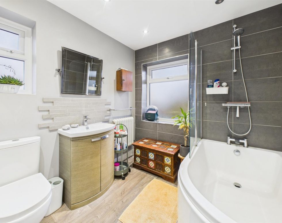 Lobley Hill Road, Lobley Hill