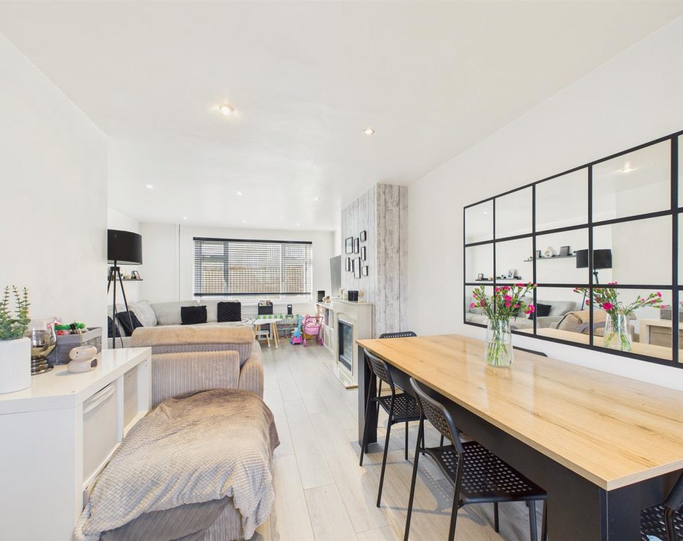 Coach Road Estate,, Usworth, Washington