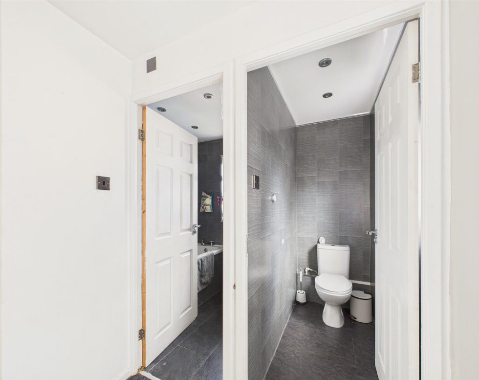 Coach Road Estate,, Usworth, Washington