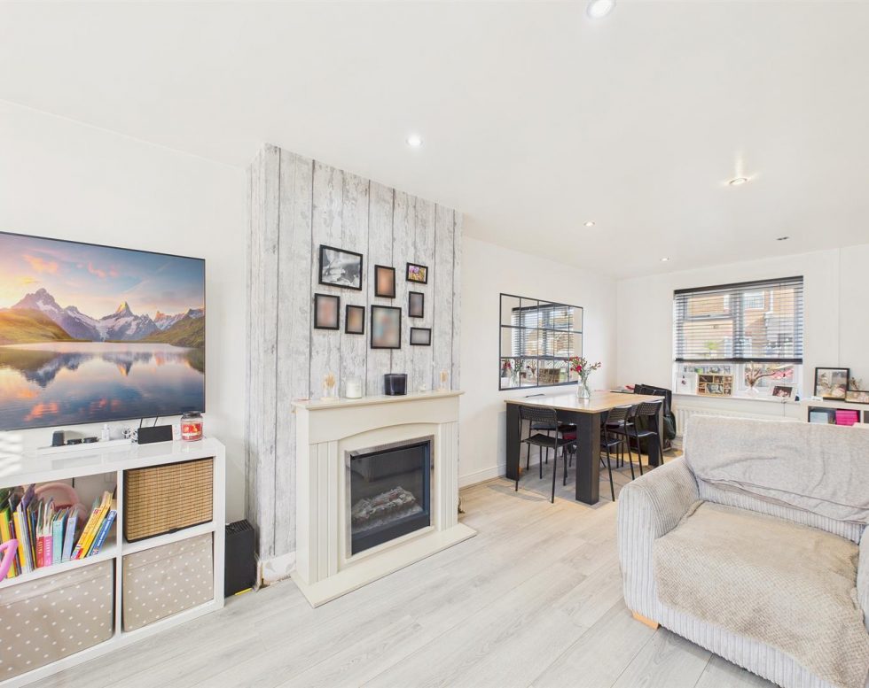 Coach Road Estate,, Usworth, Washington