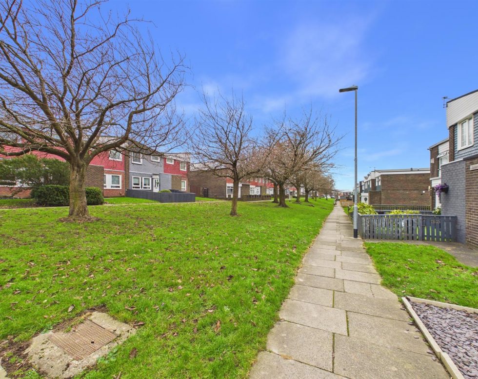 Bramhope Green, Harlow Green, Low Fell