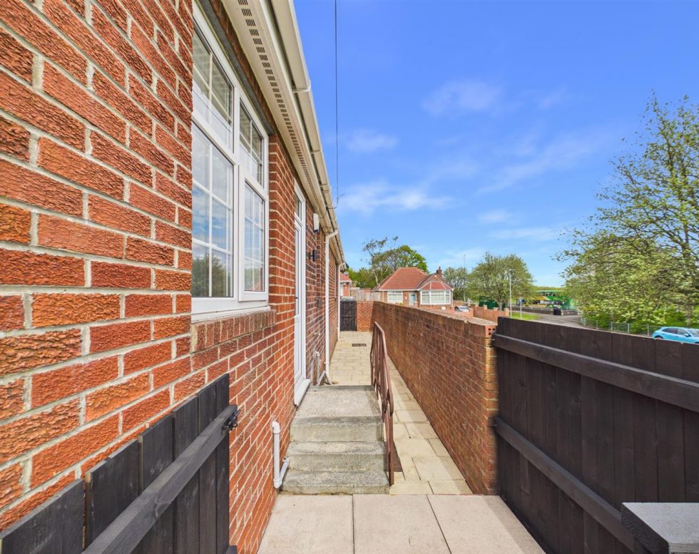 Elmwood Gardens., Lobley Hill