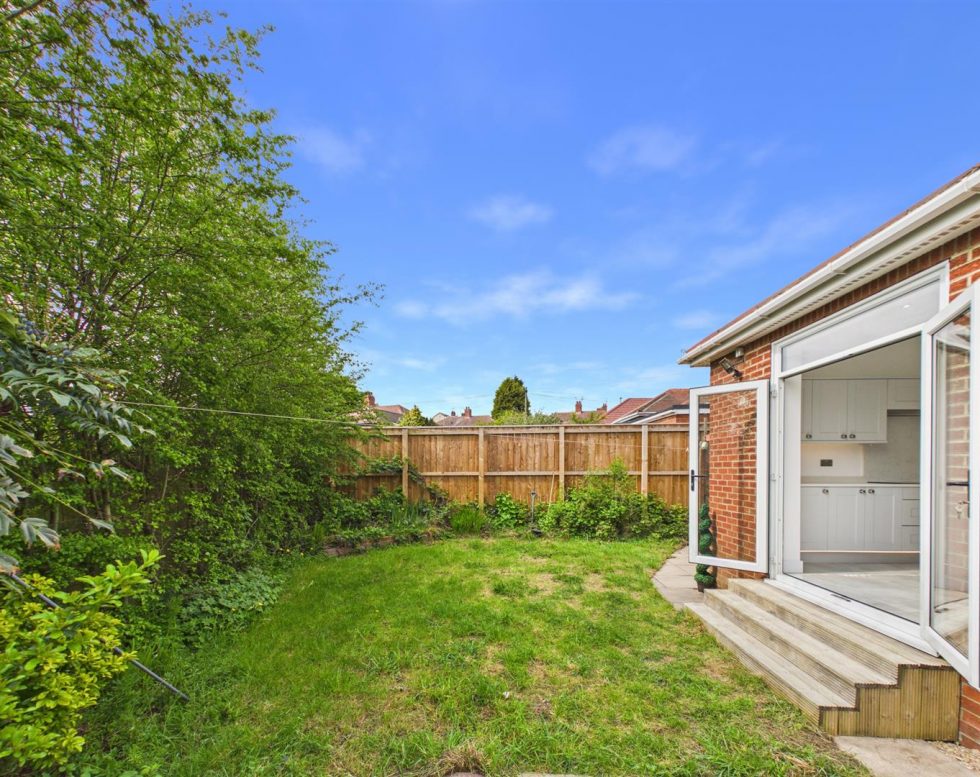 Elmwood Gardens., Lobley Hill