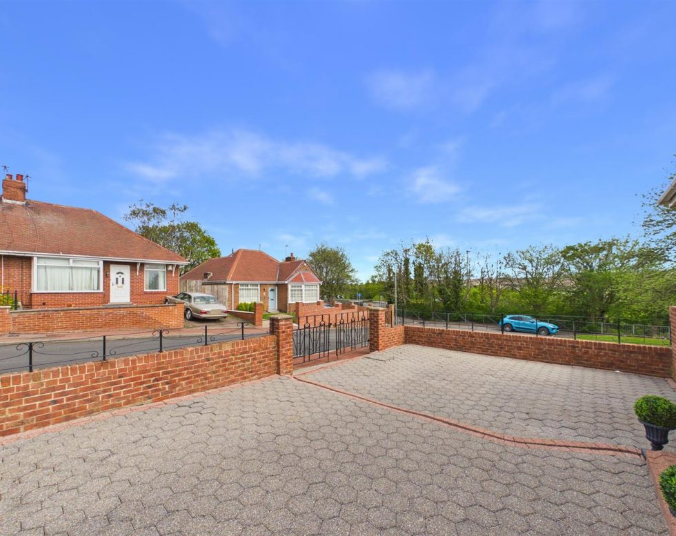 Elmwood Gardens., Lobley Hill